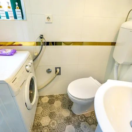 Charming 5 Min Walk From Old Town Apartamento Split