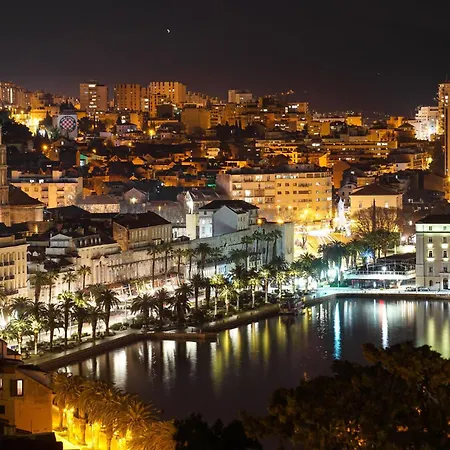 Charming 5 Min Walk From Old Town Apartman