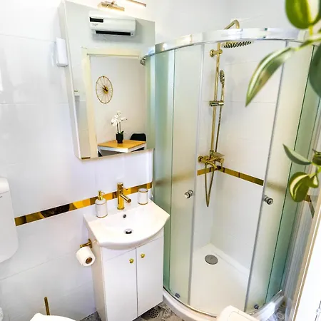 Charming 5 Min Walk From Old Town Apartman *