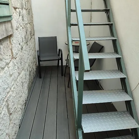Apartman Charming 5 Min Walk From Old Town *