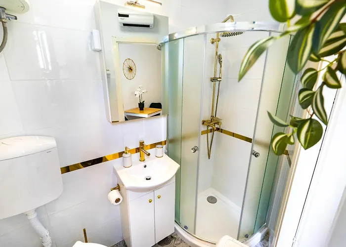 Charming 5 Min Walk From Old Town דירה *