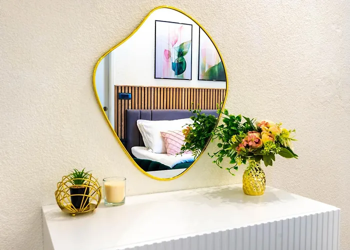 Charming 5 Min Walk From Old Town Apartmán *