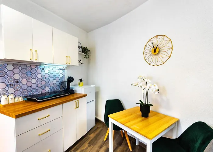 Charming 5 Min Walk From Old Town