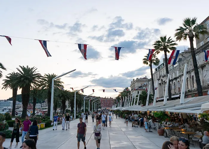 Charming 5 Min Walk From Old Town Apartmán *