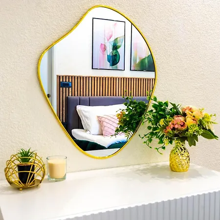 Charming 5 Min Walk From Old Town Apartamento *