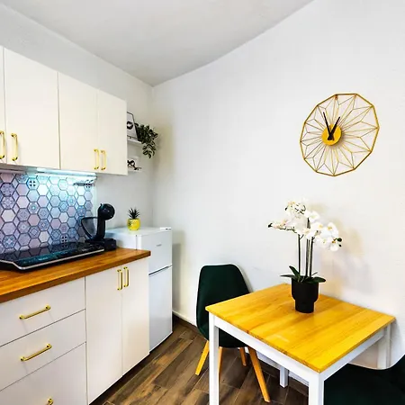 Charming 5 Min Walk From Old Town