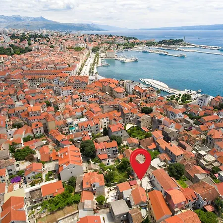 Apartment Charming 5 Min Walk From Old Town